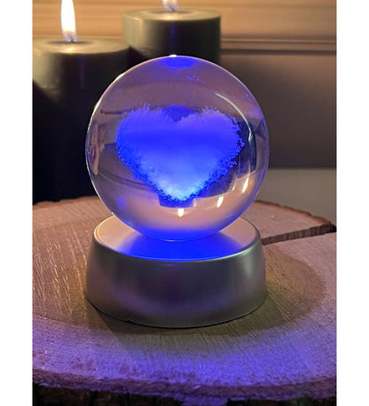 💖 Sonsuz Sevgi Işıltısı: 360 Derece Görünümlü Işıklı Kristal Kalp Küre